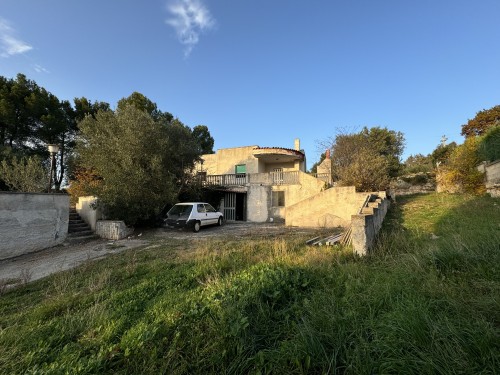 Villa Da Ristrutturare Con PdC Approvato Per Demolizione e Ricostruzione.